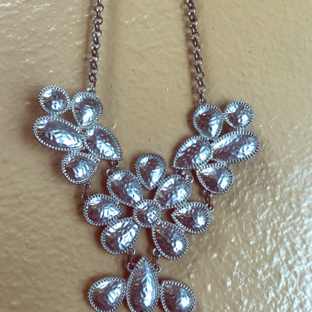Light flower silver metal necklace.